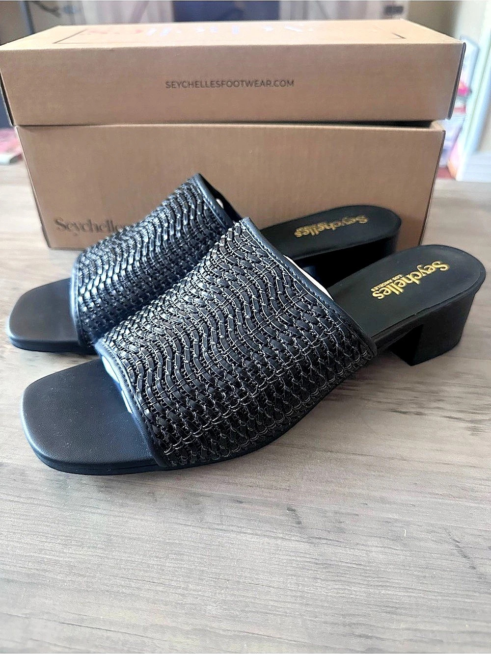 Seychelles Adapt 3 Woven Black Woven Heeled Mules US 11